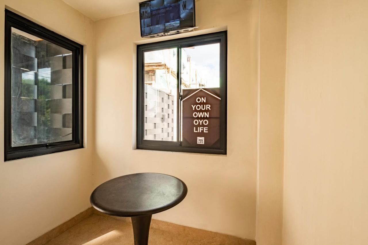 Oyo Life 2673 Rosewood Residence Karawang Bagian luar foto